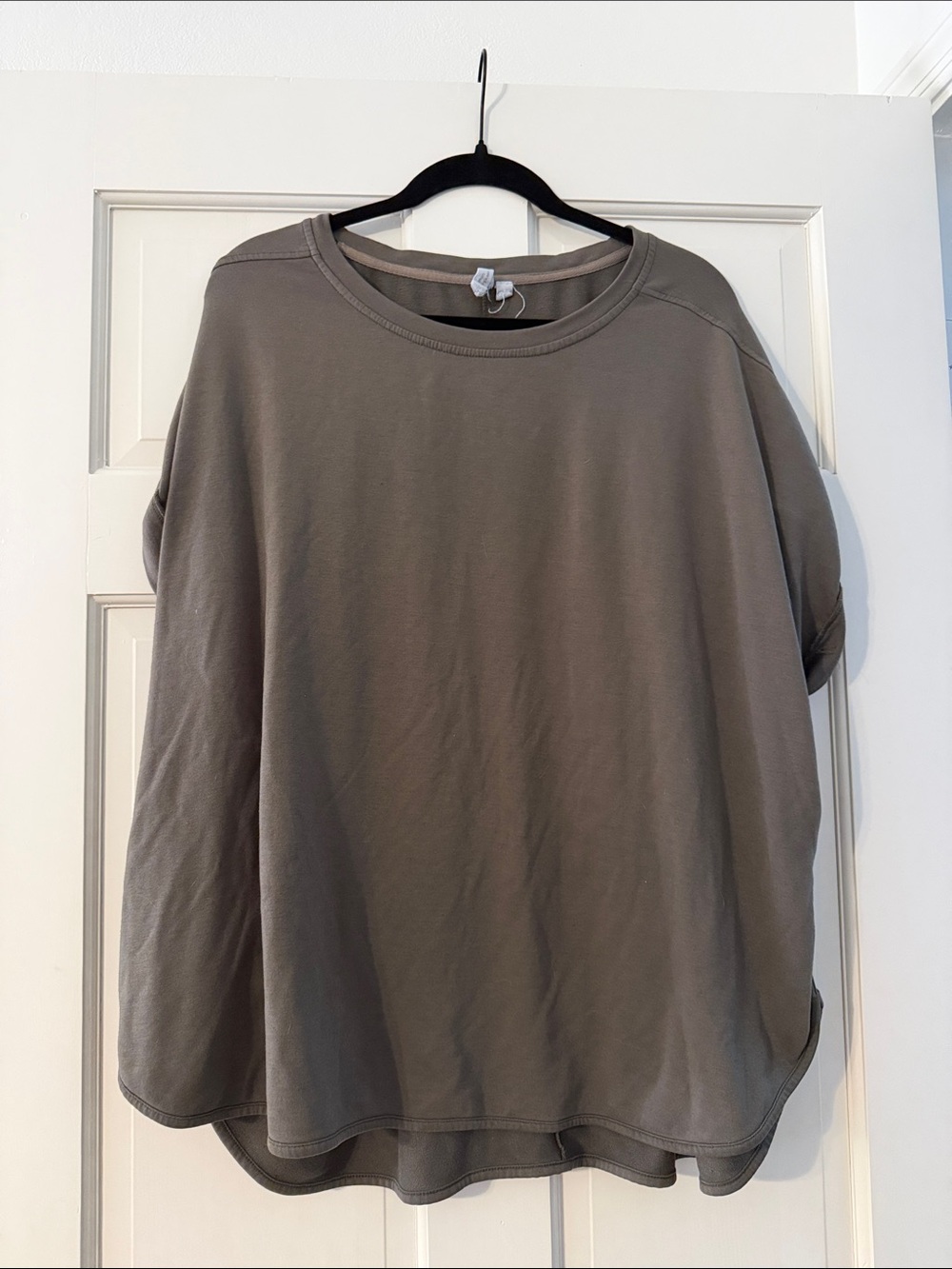 Cable & Gauge Short-Sleeve Crewneck Tee in Olive